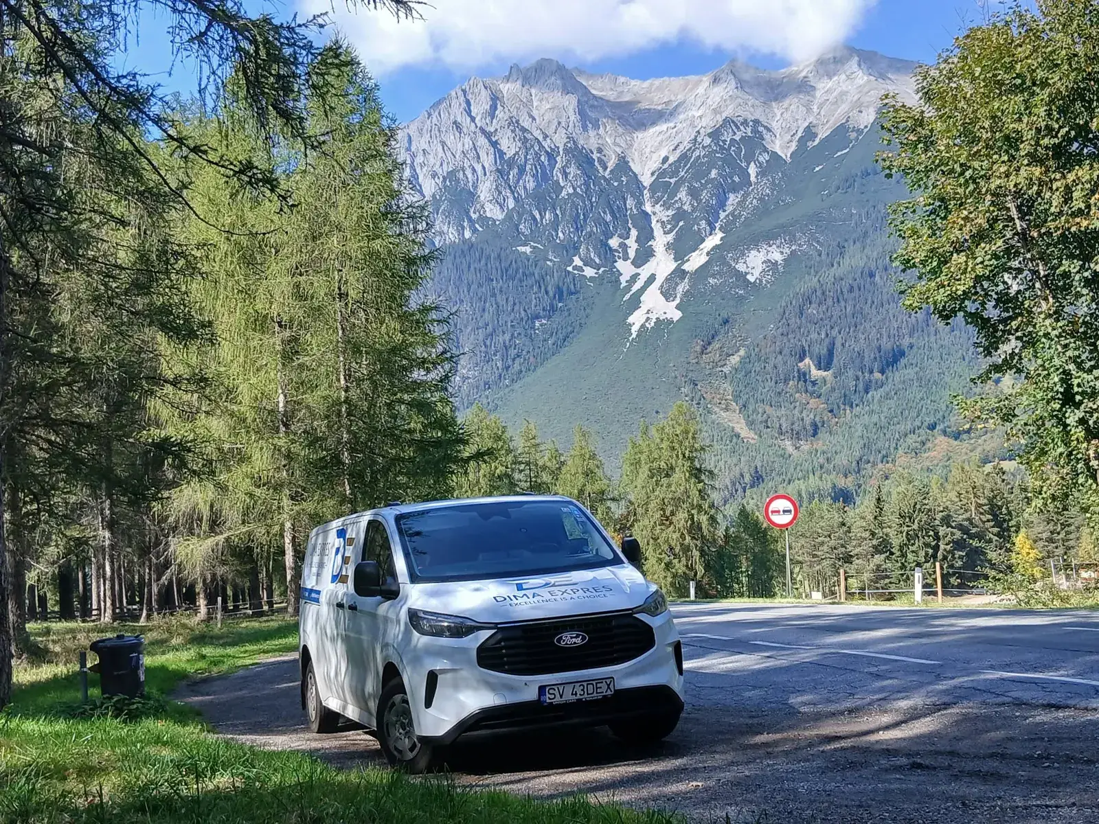 Dima Expres van with mountains behind