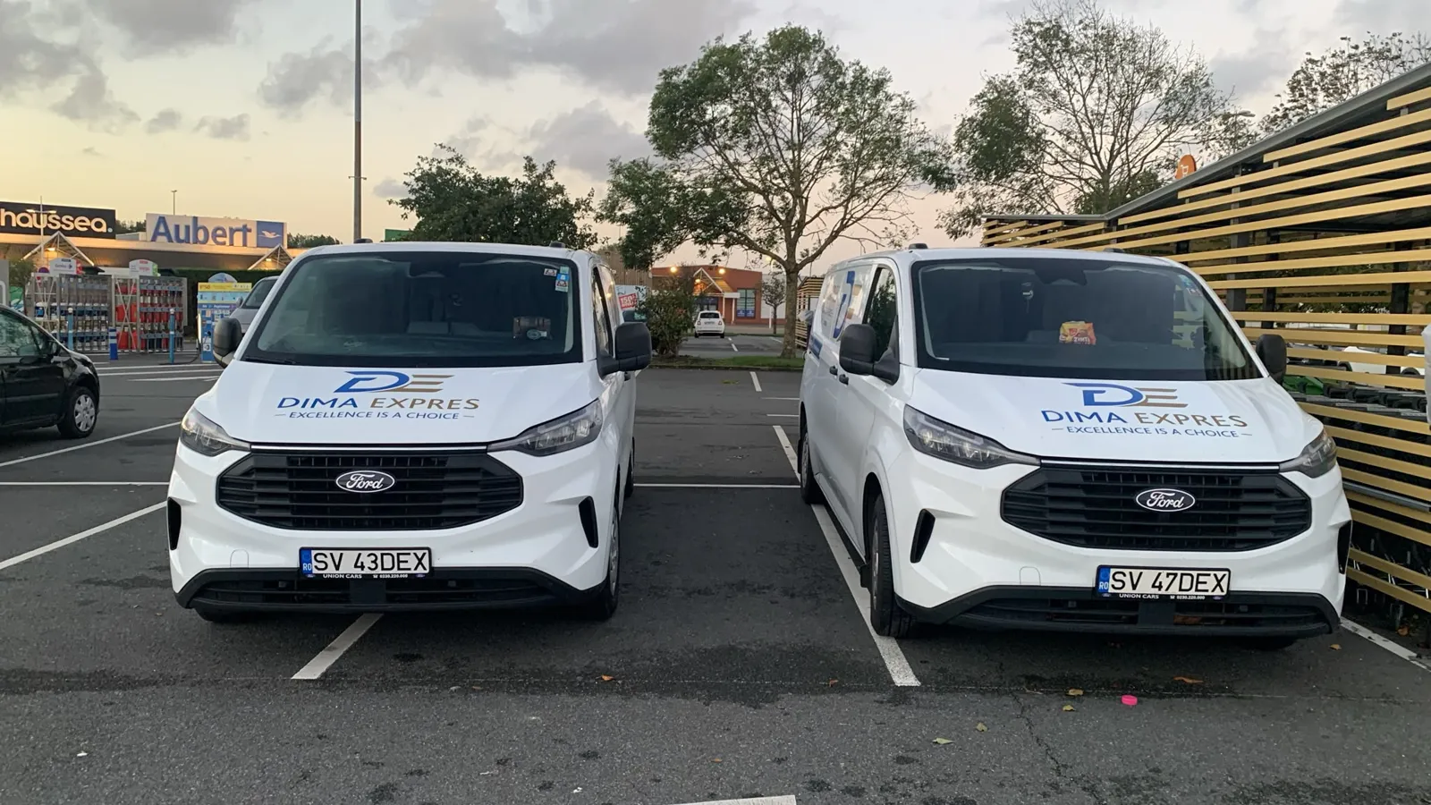 Dima Expres vans side by side