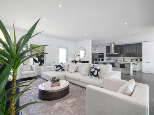 {{ custom_values.service_1 }} in {{custom_values.biz_area_1})