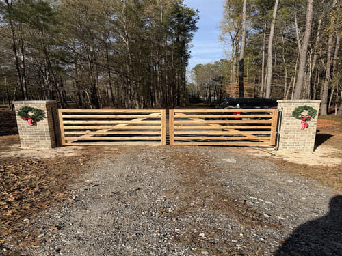Custom Gates Cumming