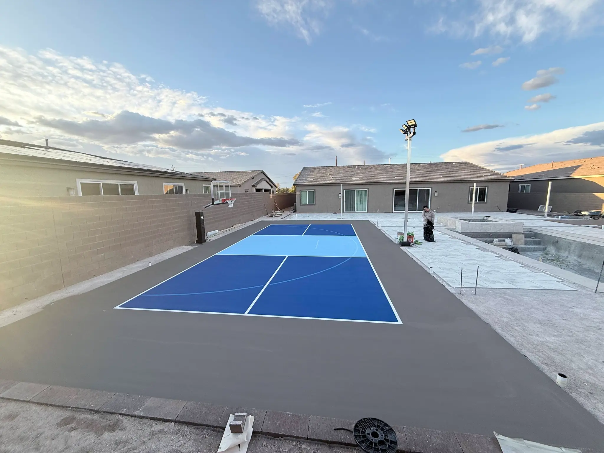 image of an outdoor pickleball court