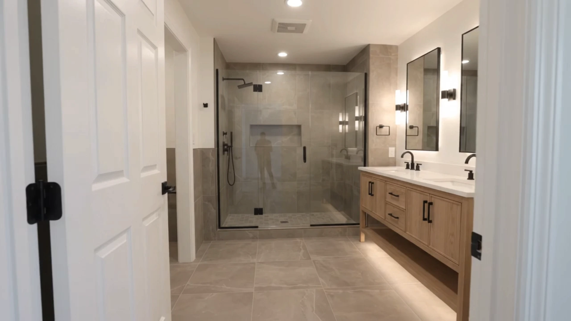 Living space with a warm neutral material palette