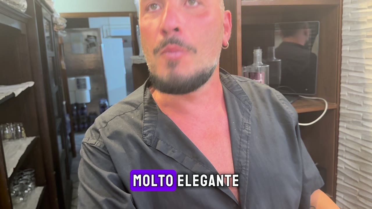 Il titolare della braceria e pizzeria Dai Gemelli durante l'intervista nel suo locale