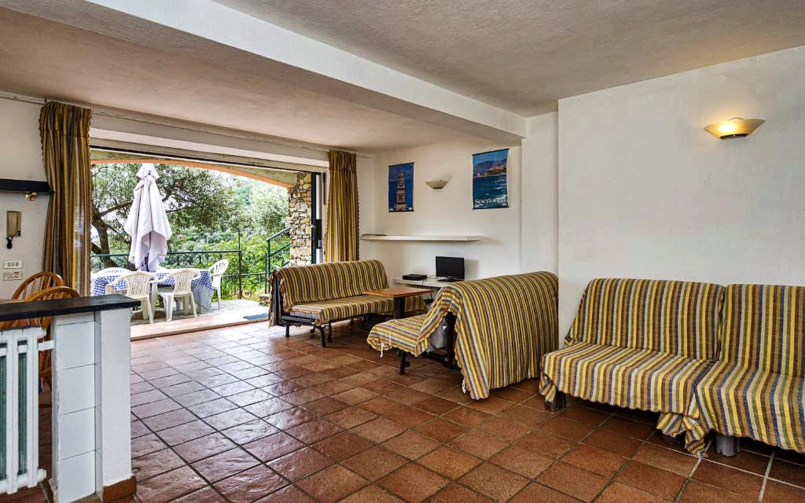 Soggiorno con accesso diretto al giardino