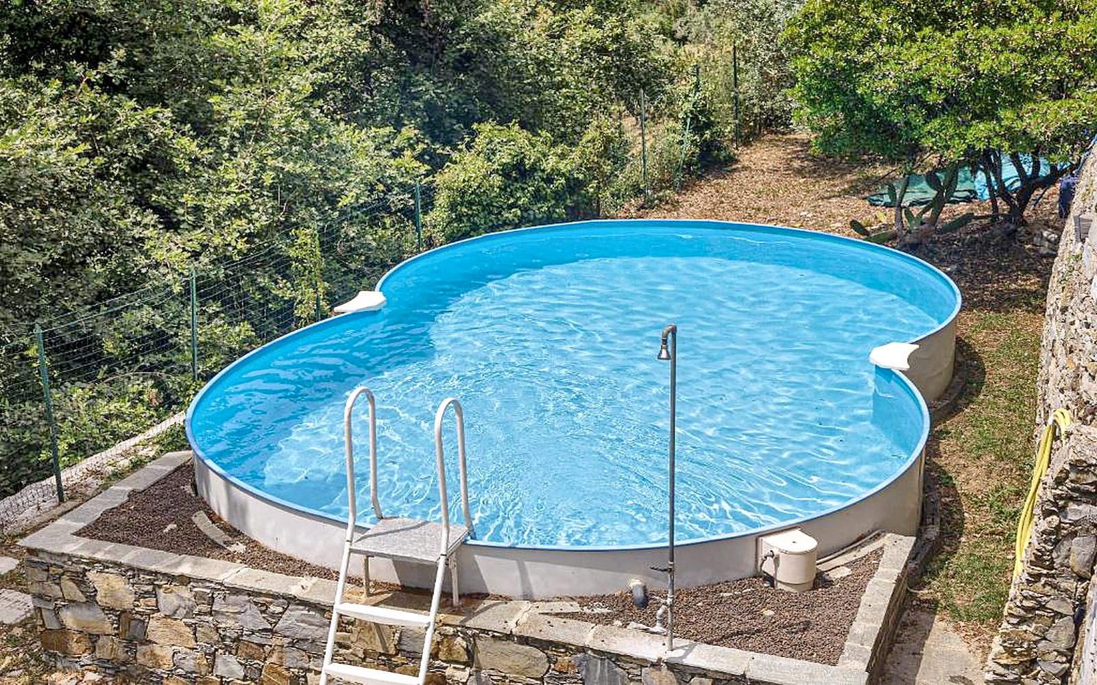 Piscina privata vista dall'alto
