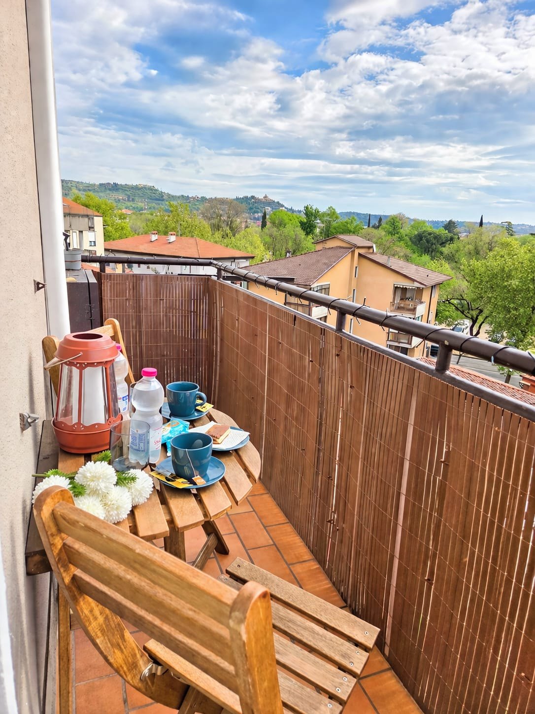 Balcone con vista città · San Zeno