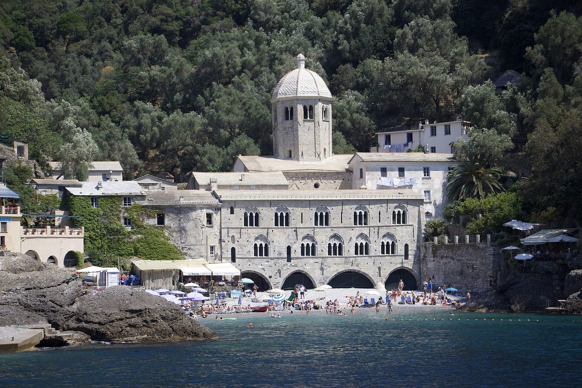 L'Abbazia di San Fruttuoso nella baia del promontorio di Portofino