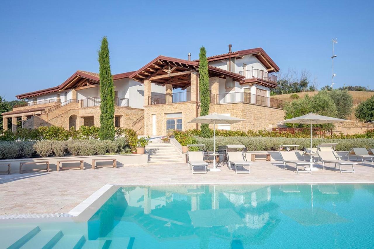 Casa Nuces - esterno e piscina
