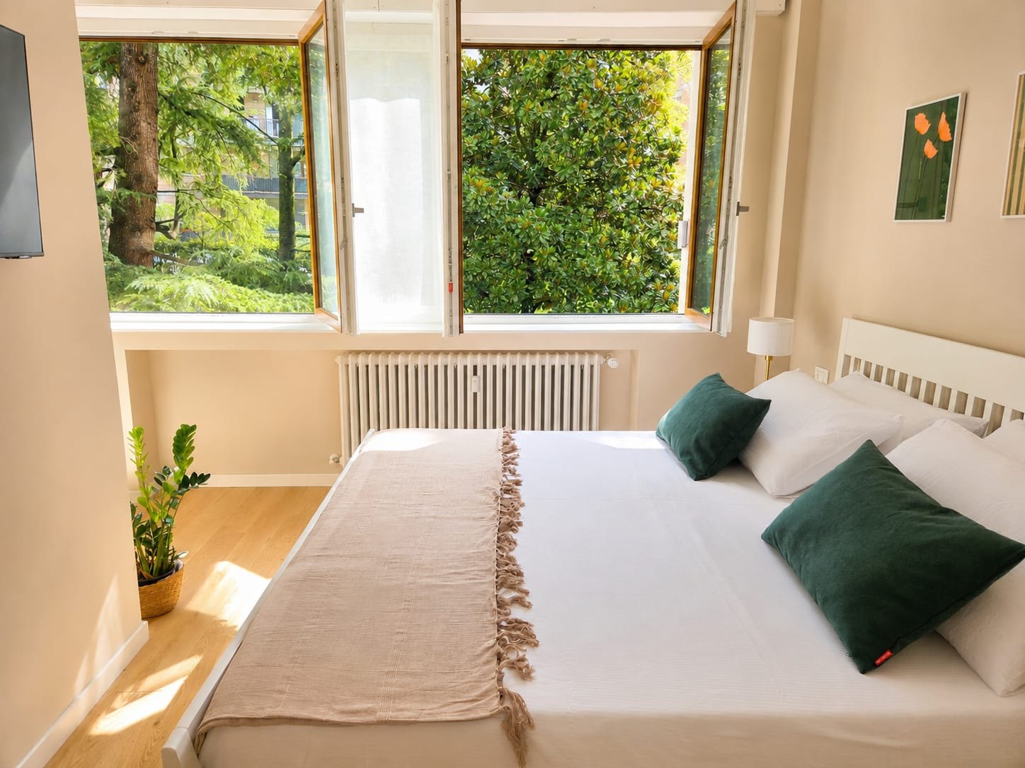 Camera matrimoniale con vista sul verde · Marco Polo Apartment Borgo Trento