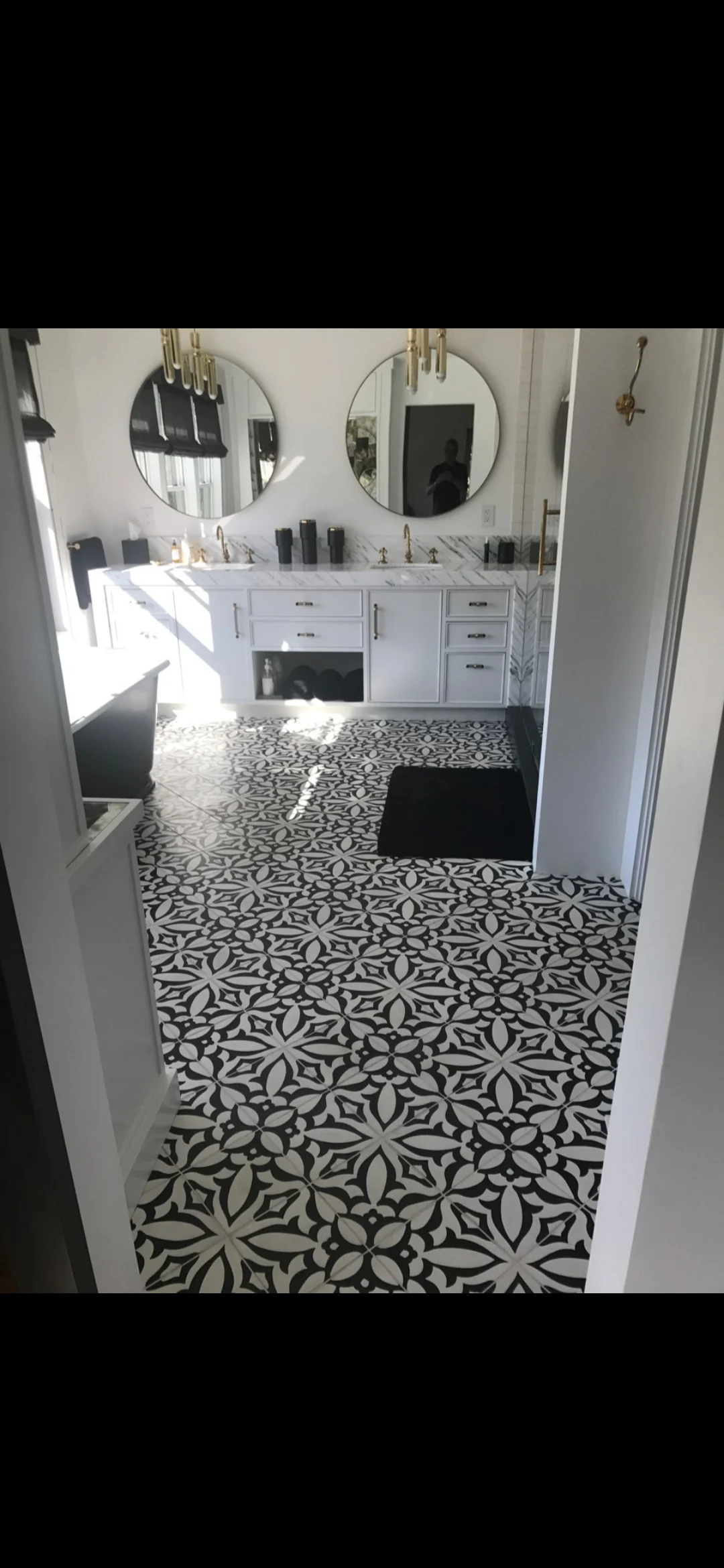 Remodeled kitchen in Port St. Lucie with quartz countertops, custom cabinets, stainless appliances, and bright atmosphere.