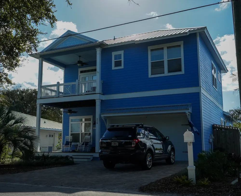 Interior trim painting in New Smyrna Beach showcasing white baseboards and crown moldings in a coastal home.
