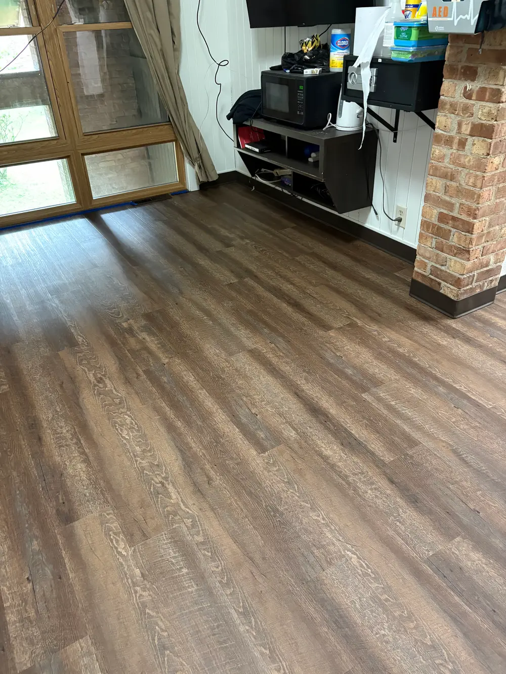 Glue-Down Flooring Installation in Darien IL with warm wood tones, polished finish, and elegant minimalistic decor.