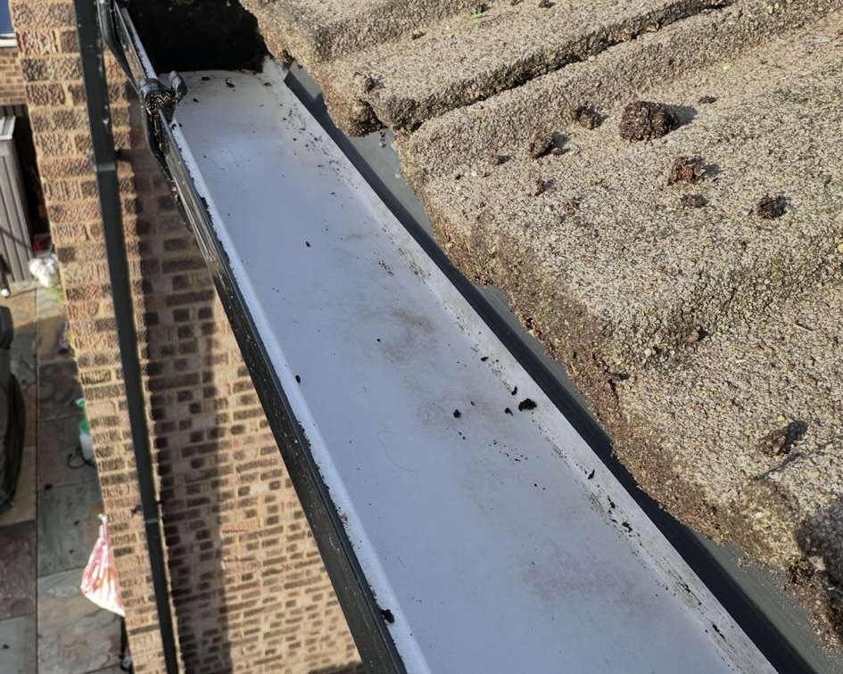 romford gutter cleaning after