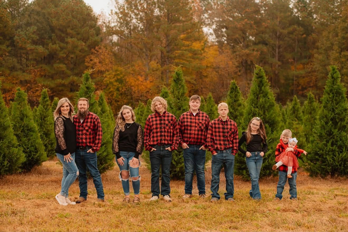 Tony and Natalie Henry with their seven children in Lavonia, Georgia