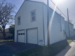 {{ custom_values.service_1 }} in {{custom_values.area_2})