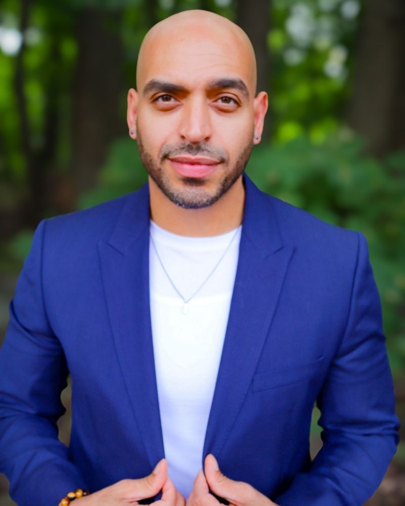 Efrain Reyes, real estate advisor serving Westchester County and the NYC Metro