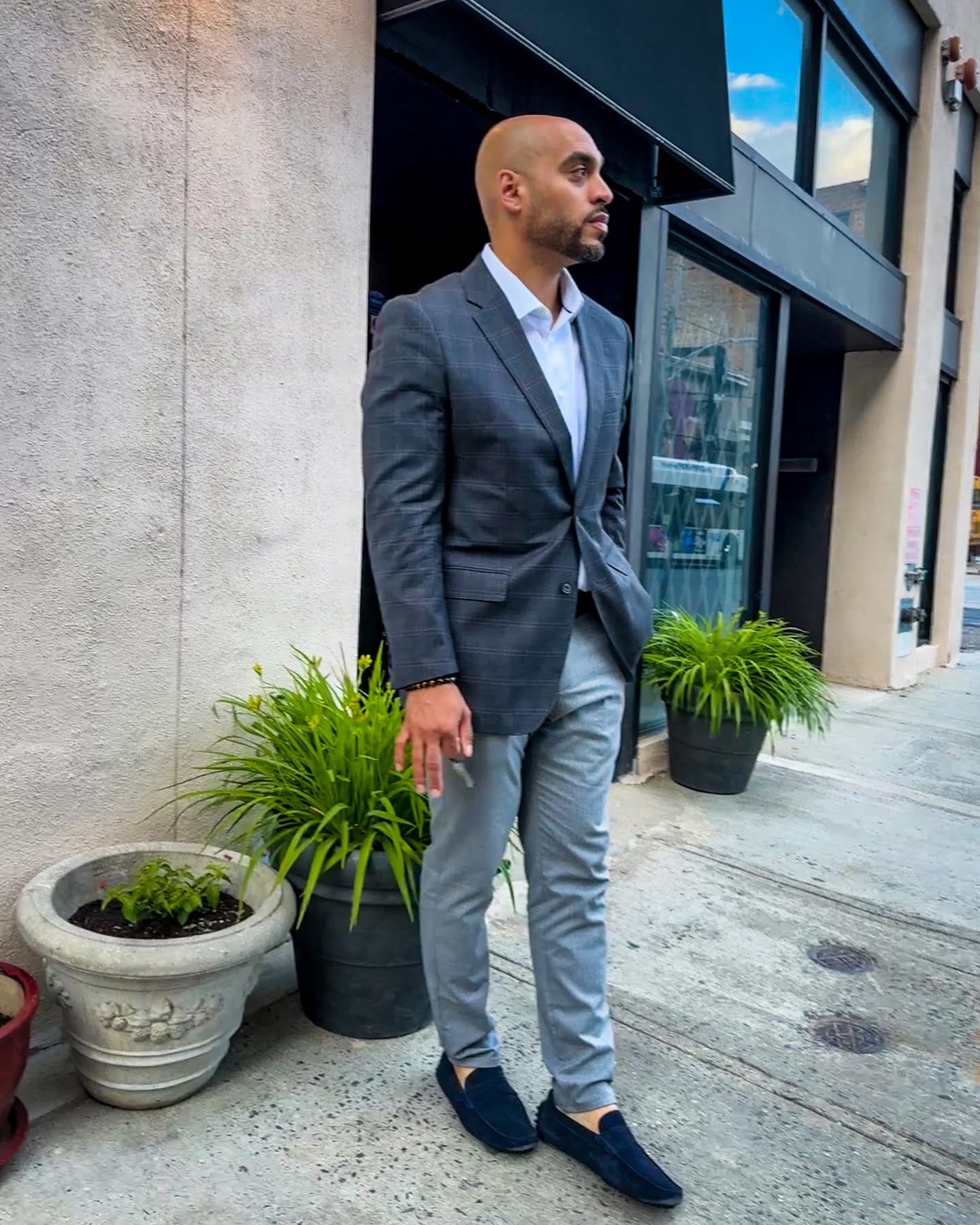 Efrain Reyes, real estate advisor serving Westchester County and the NYC Metro