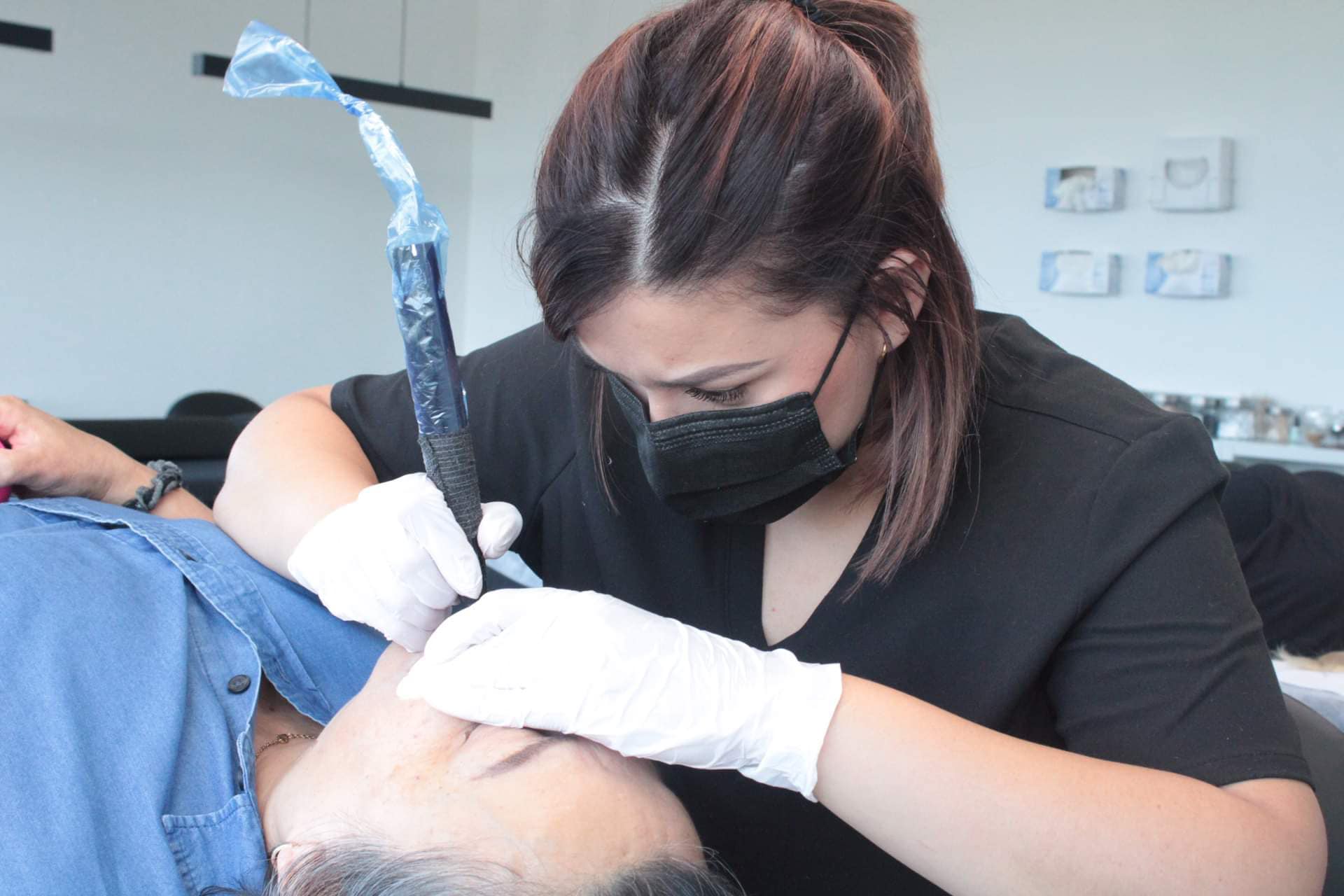 Traitement de maquillage semi-permanent
