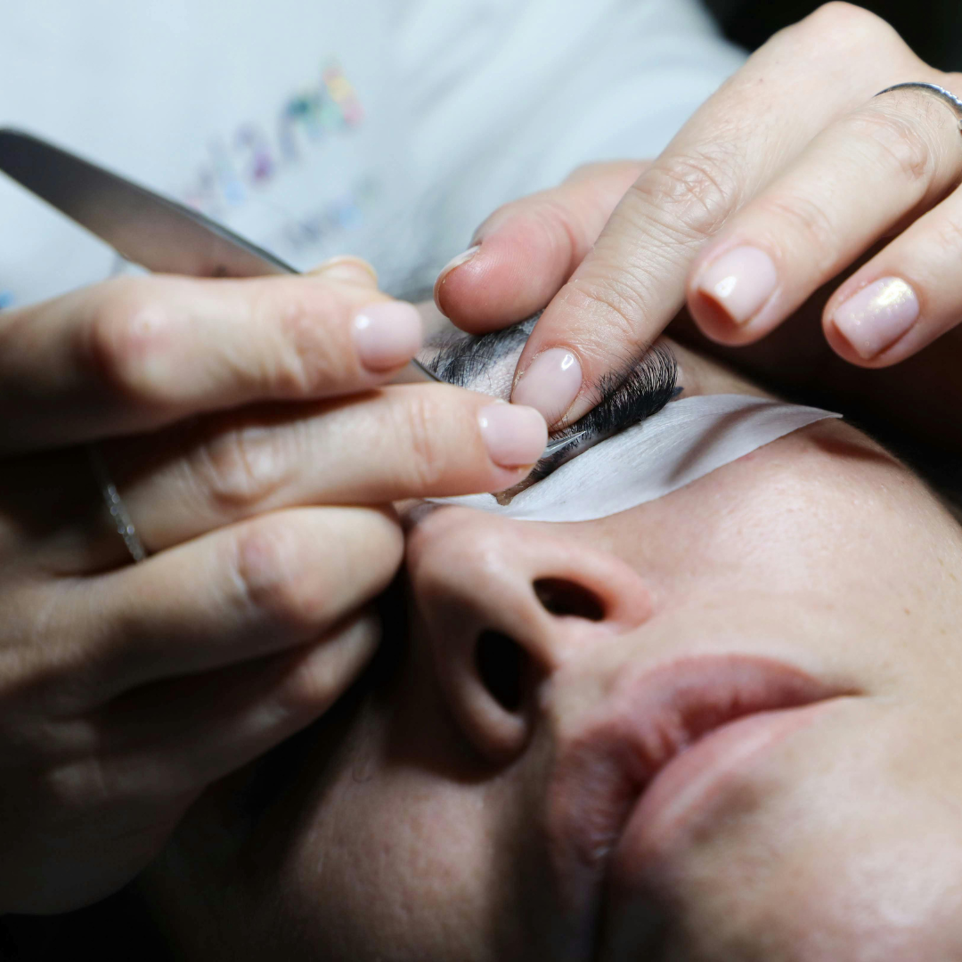Pose d'extension de cils