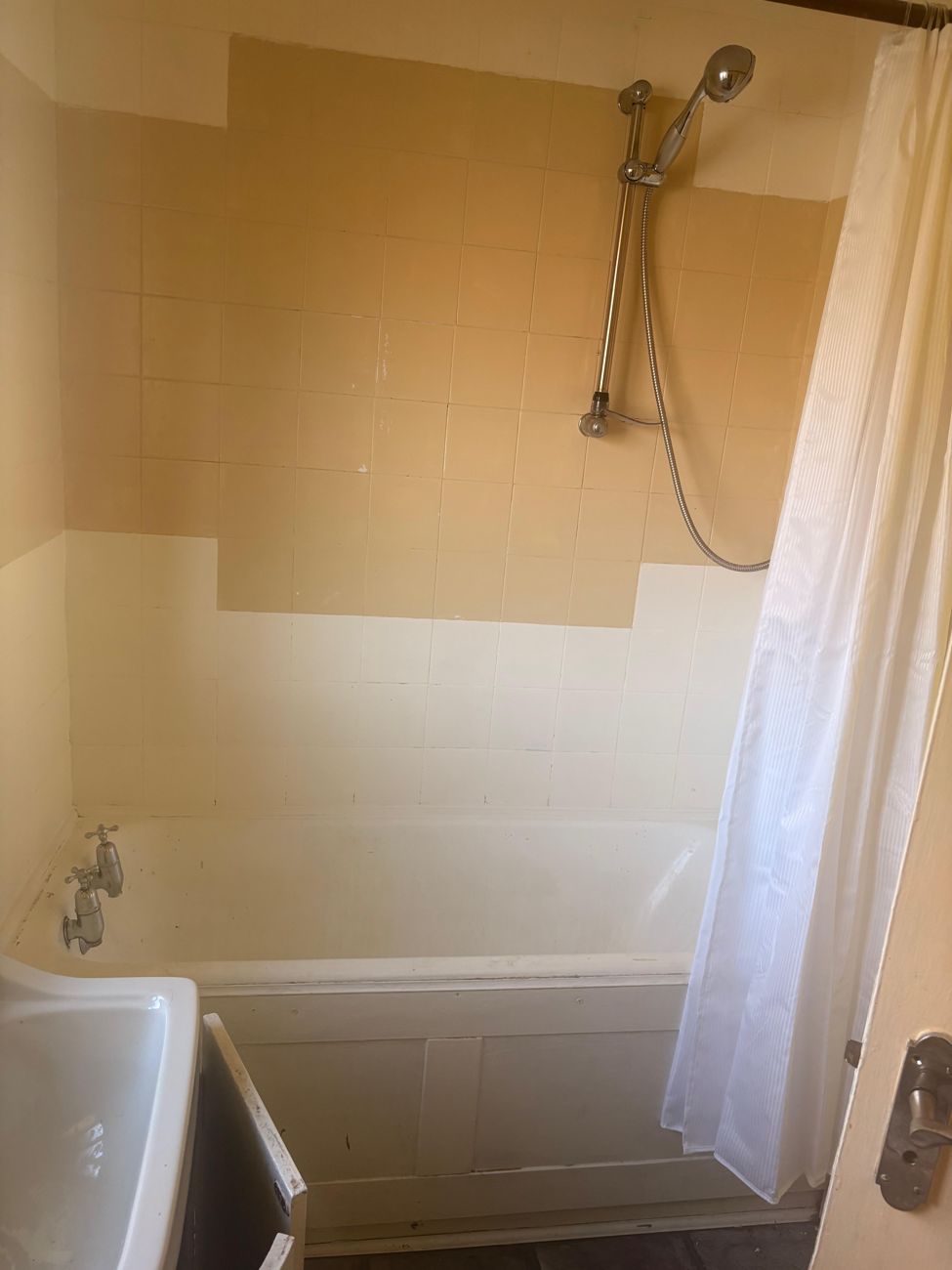 Project Honey bathroom before, with the original bath and tiling