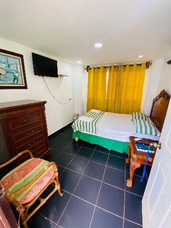 Habitación 6 económica con cama semi-matrimonial