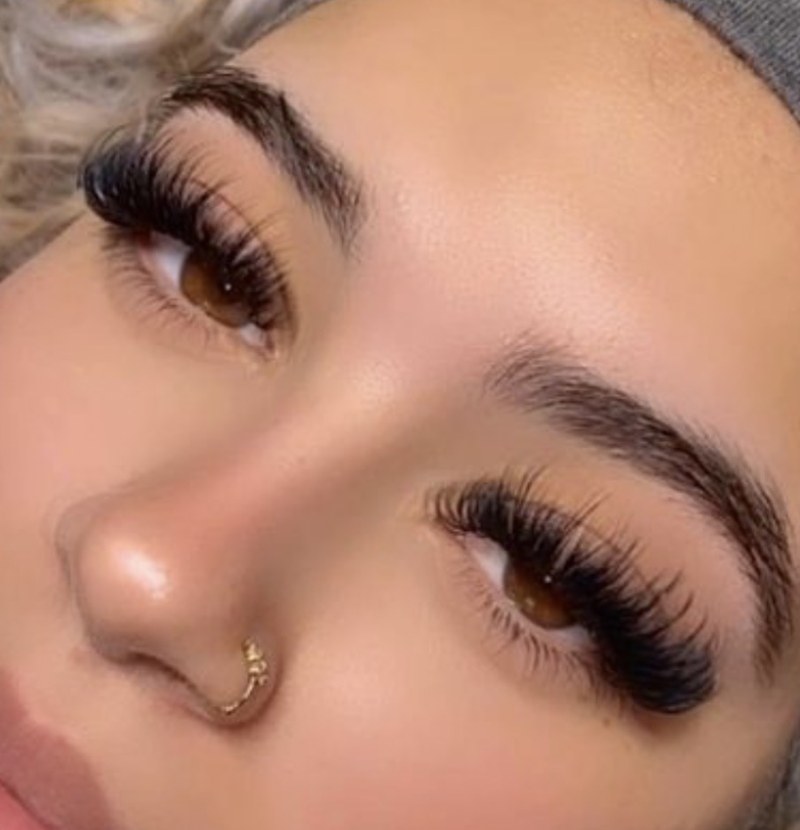 A volume lash set on a client of Aliora Atelier