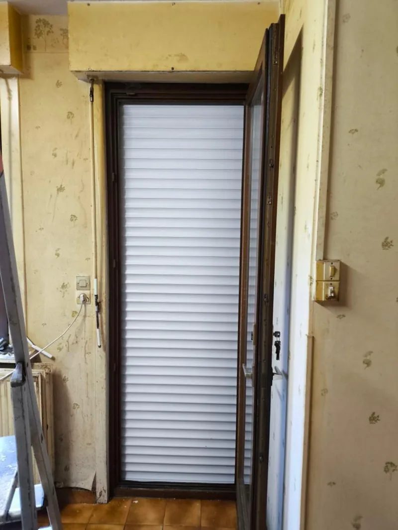 pose volet roulant intérieur porte-fenêtre Lille