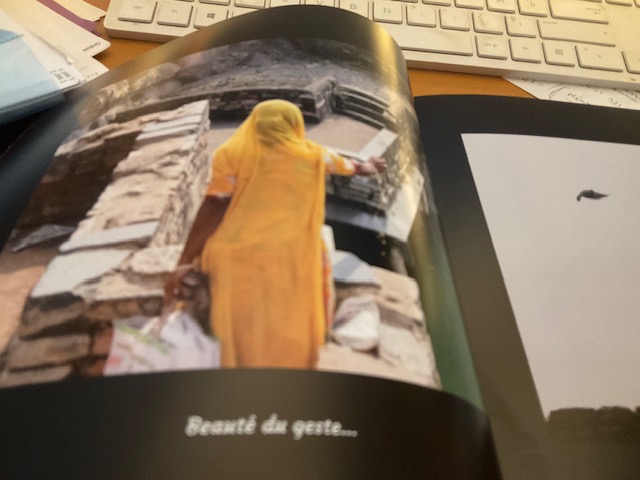 femme drappée femme drappée