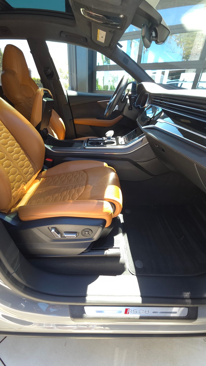 Clean front cabin of an Audi RS Q8 after an interior detail