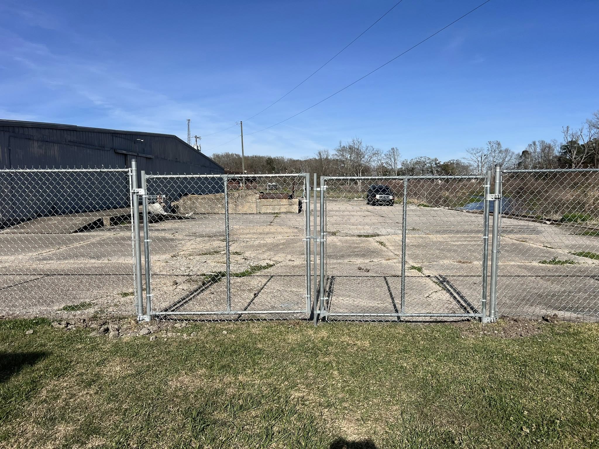 Chain-link with double gate