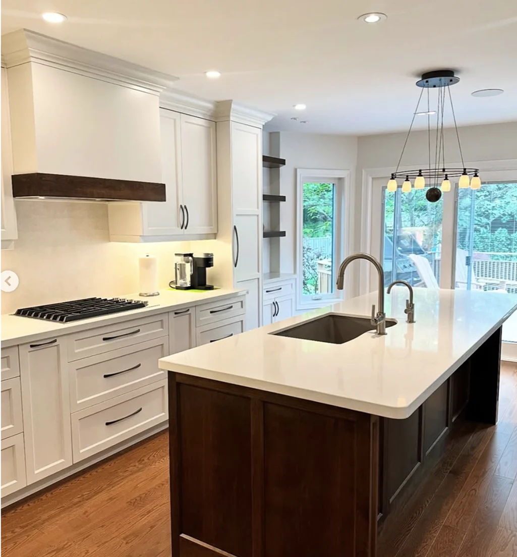 Traditional white and dark wood kitchen
