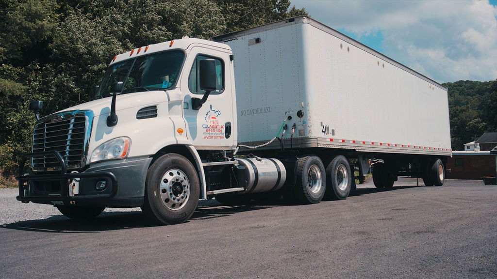 Automatic tractor with box trailer