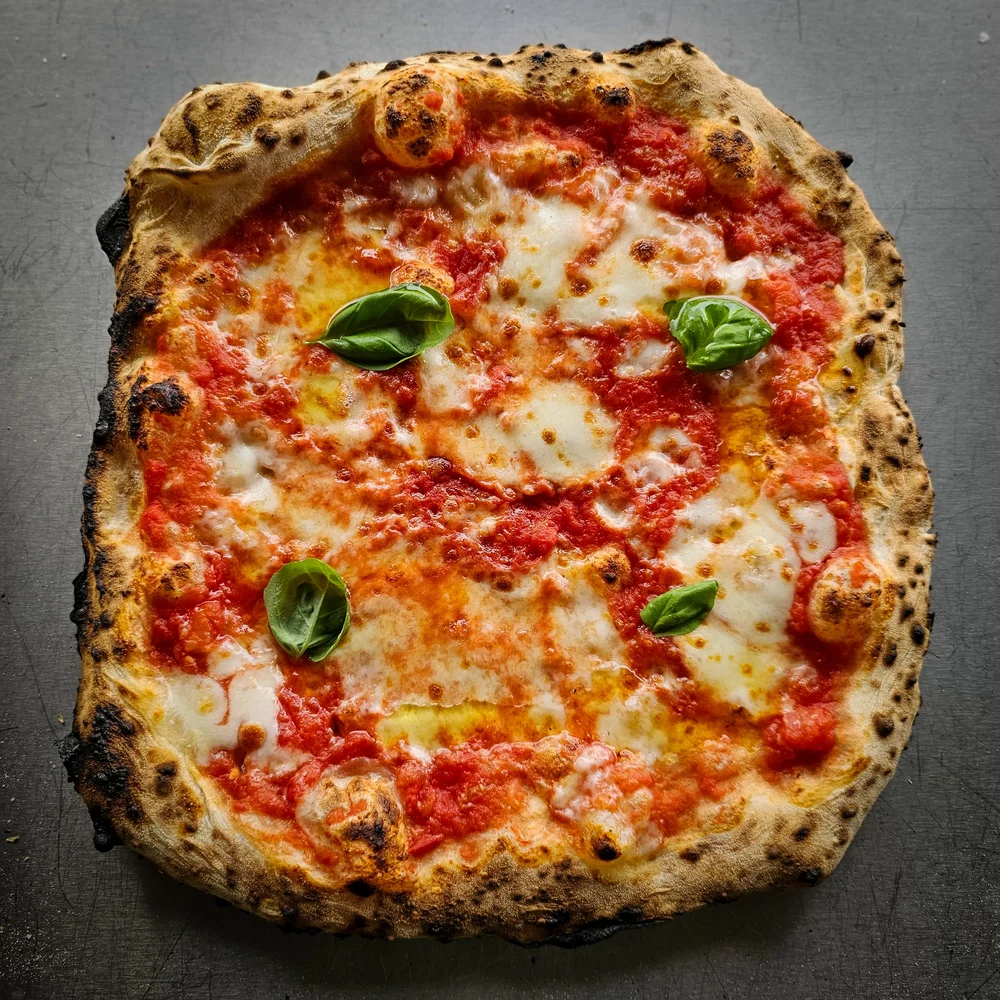 Garlic and Thyme Margherita pizza