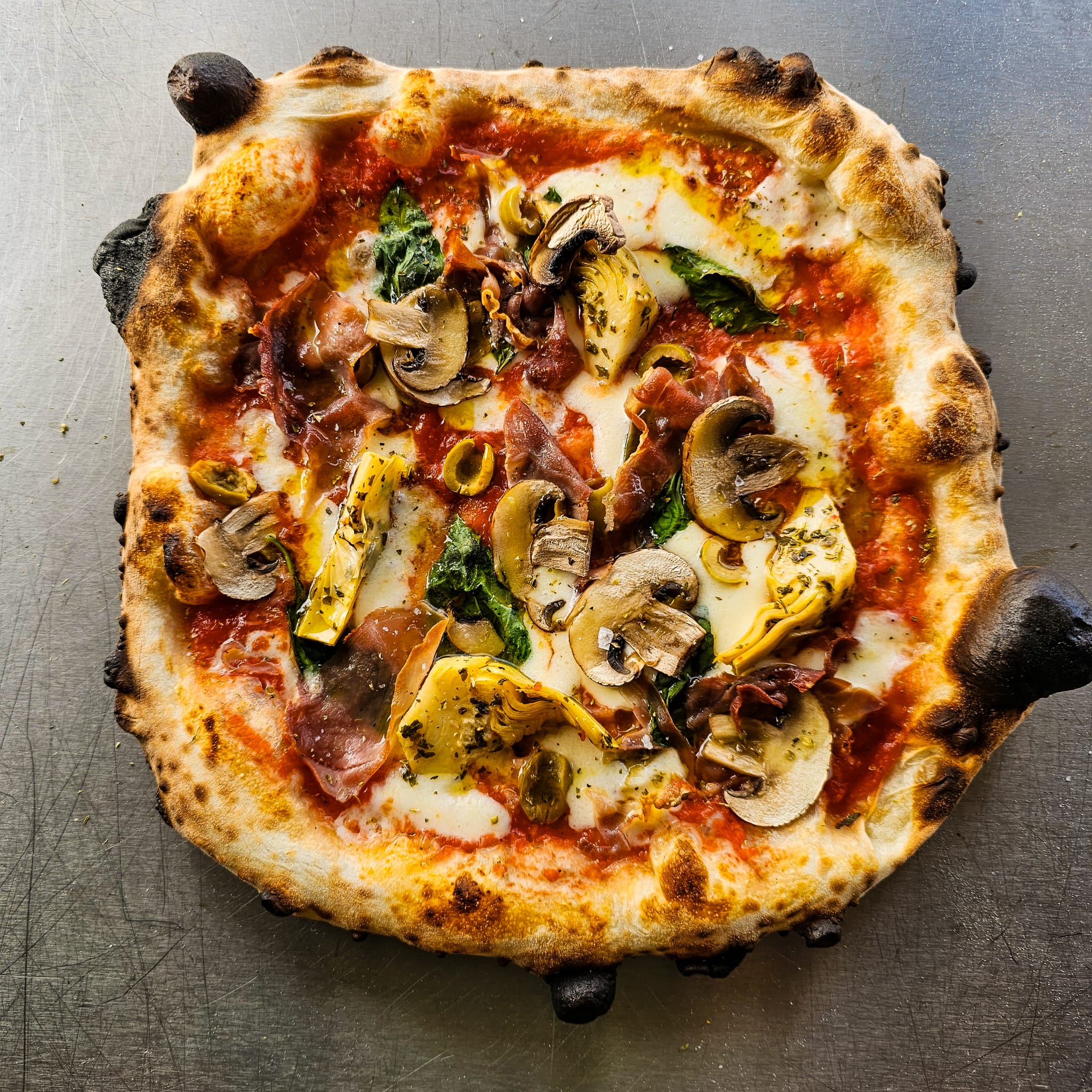 Garlic butter pizza with mushroom and cheese