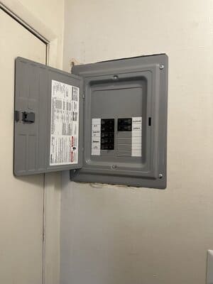 {{ custom_values.service_4 }} in {{custom_values.area_4})