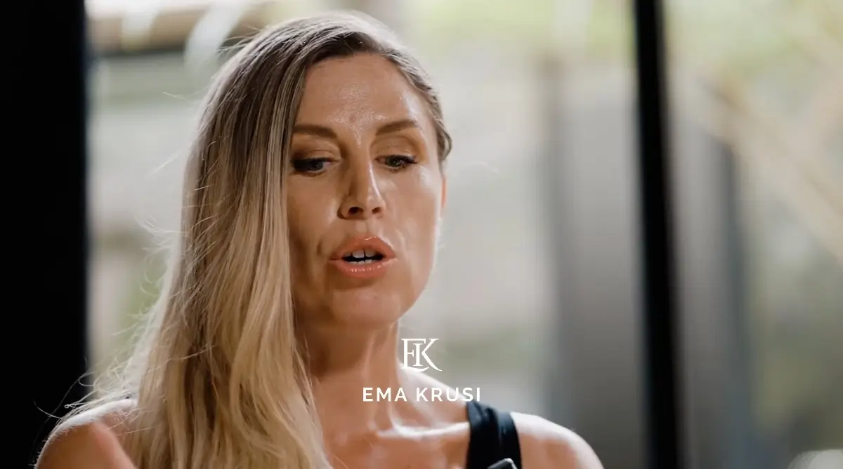 Ema Krusi expliquant le mindset et la préparation à la naissance lors d’une interview.