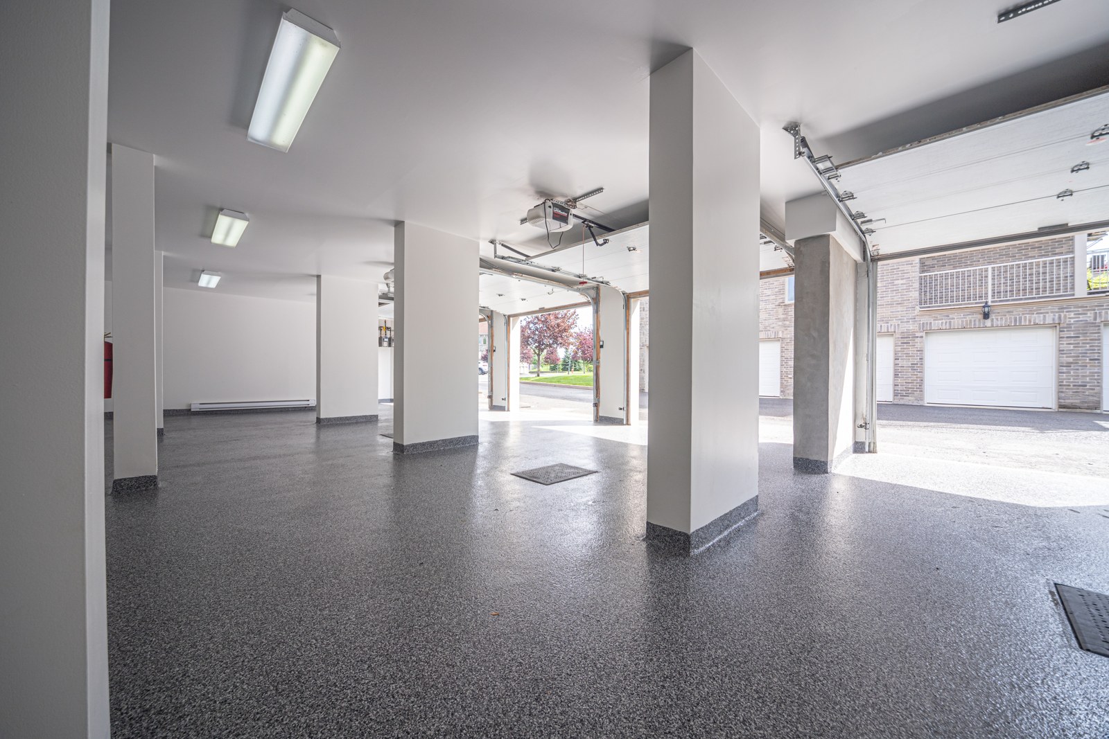 Completed flake floor in a large garage