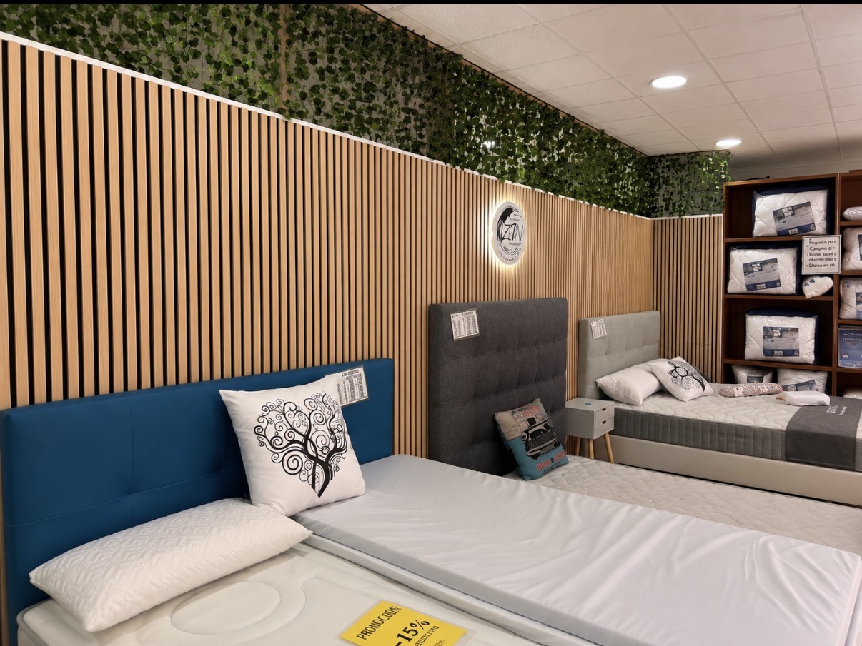 Cama articulada y colchón expuestos en Zen Descanso