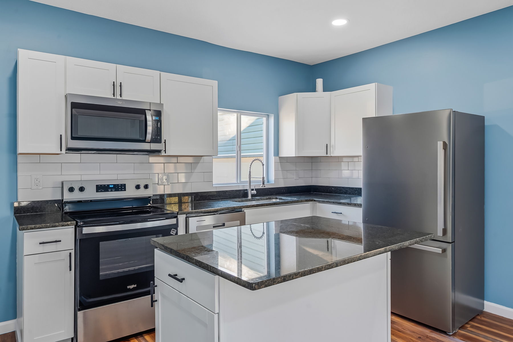 233 Tully St kitchen