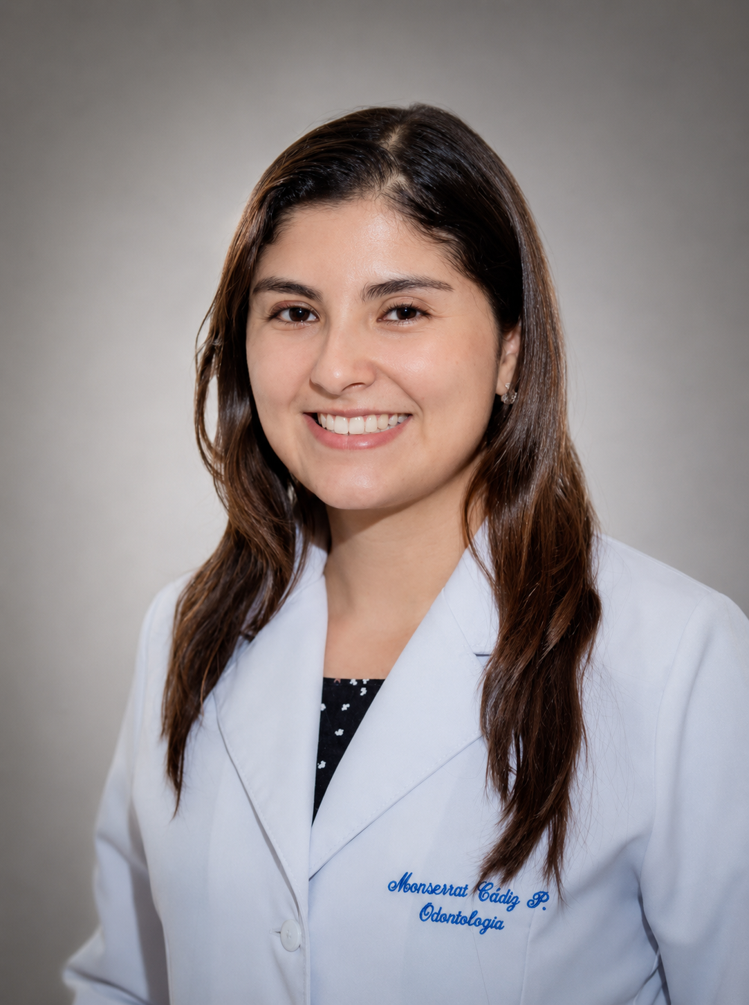 Dra. Monserrat Cádiz Doblete — Simetría Dental Studio