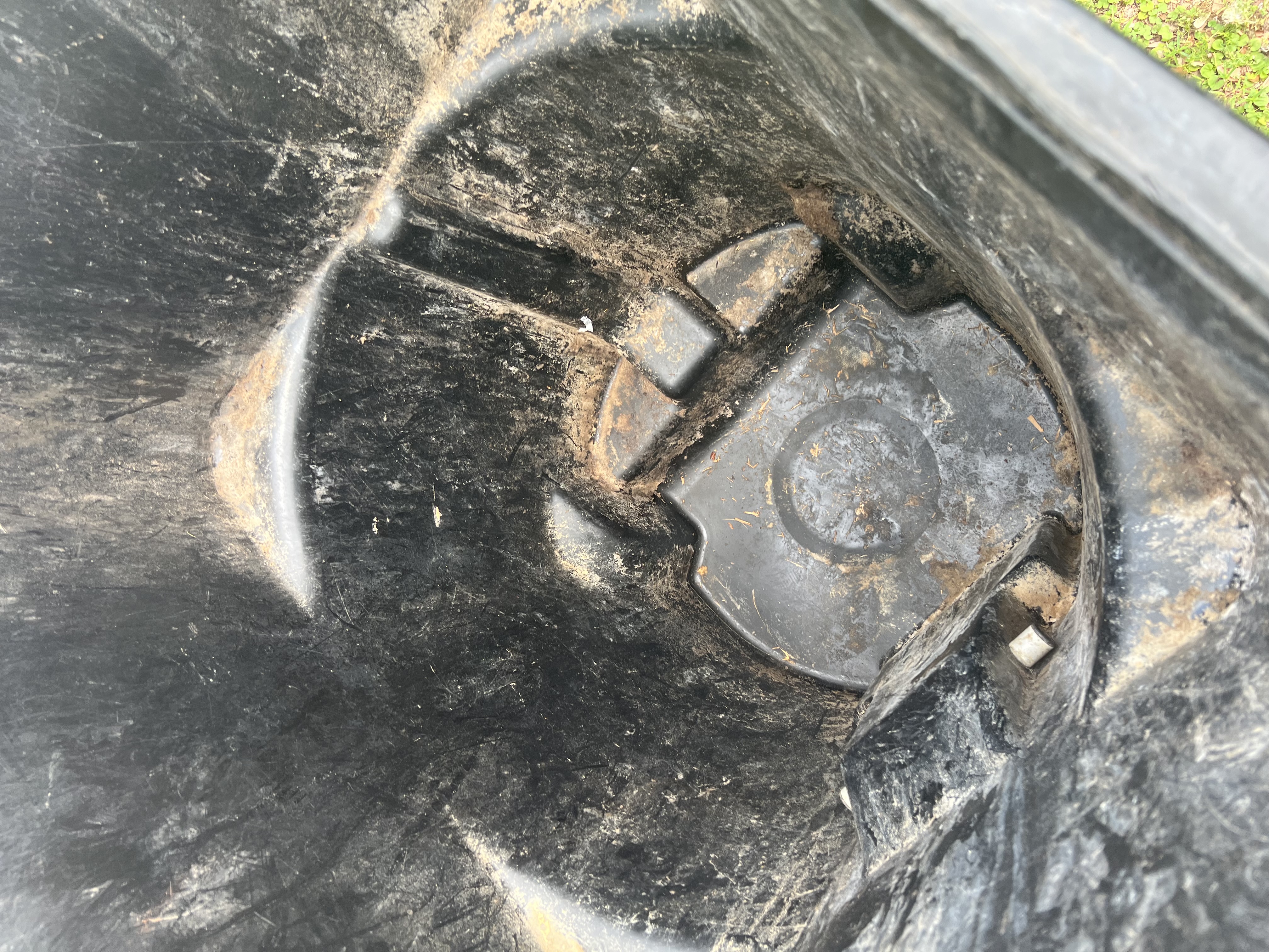 Dirty trash bin before cleaning