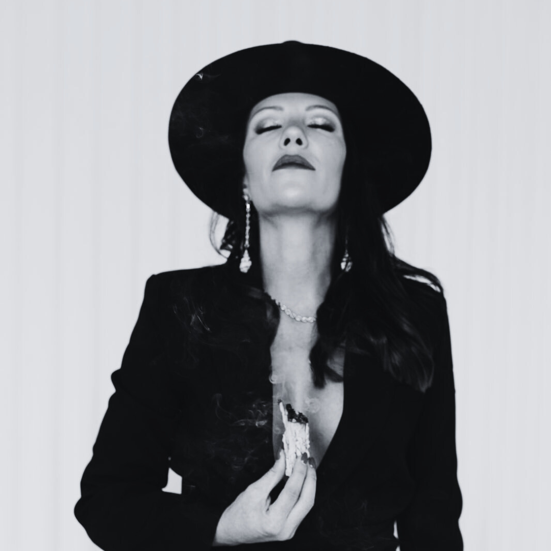 Black-and-white portrait of Mariana wearing a wide-brimmed hat