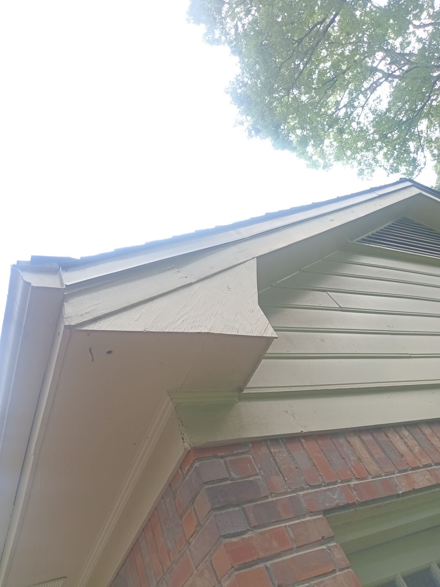 Clean, finished fascia trim along a gable roofline