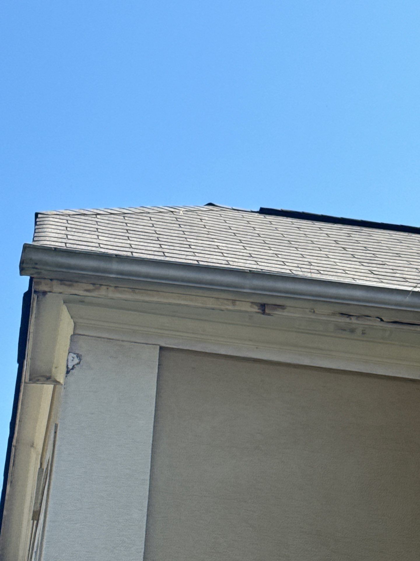 Roofline corner in fair, mostly cosmetic condition