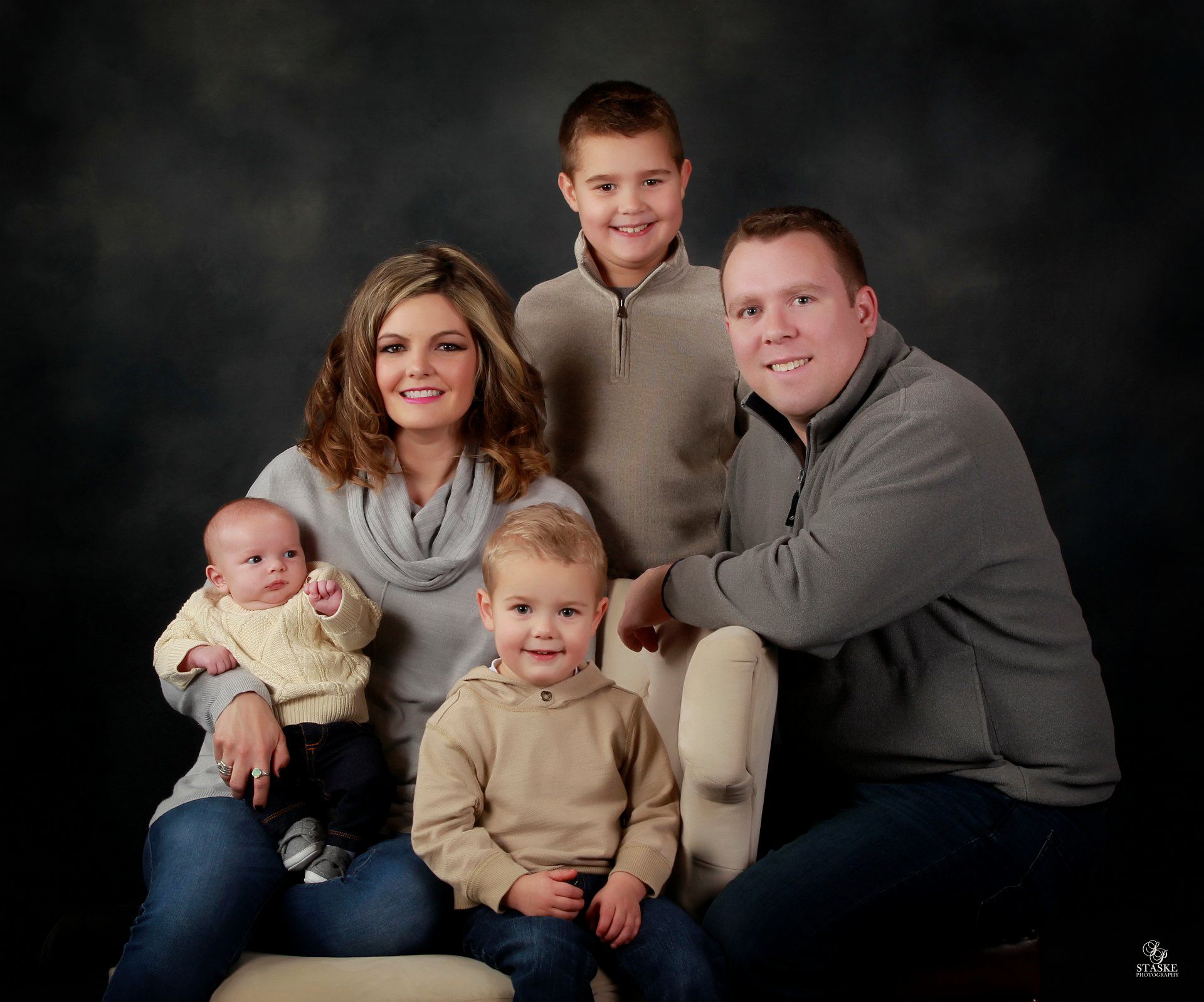 Professional maternity and newborn family portrait photography