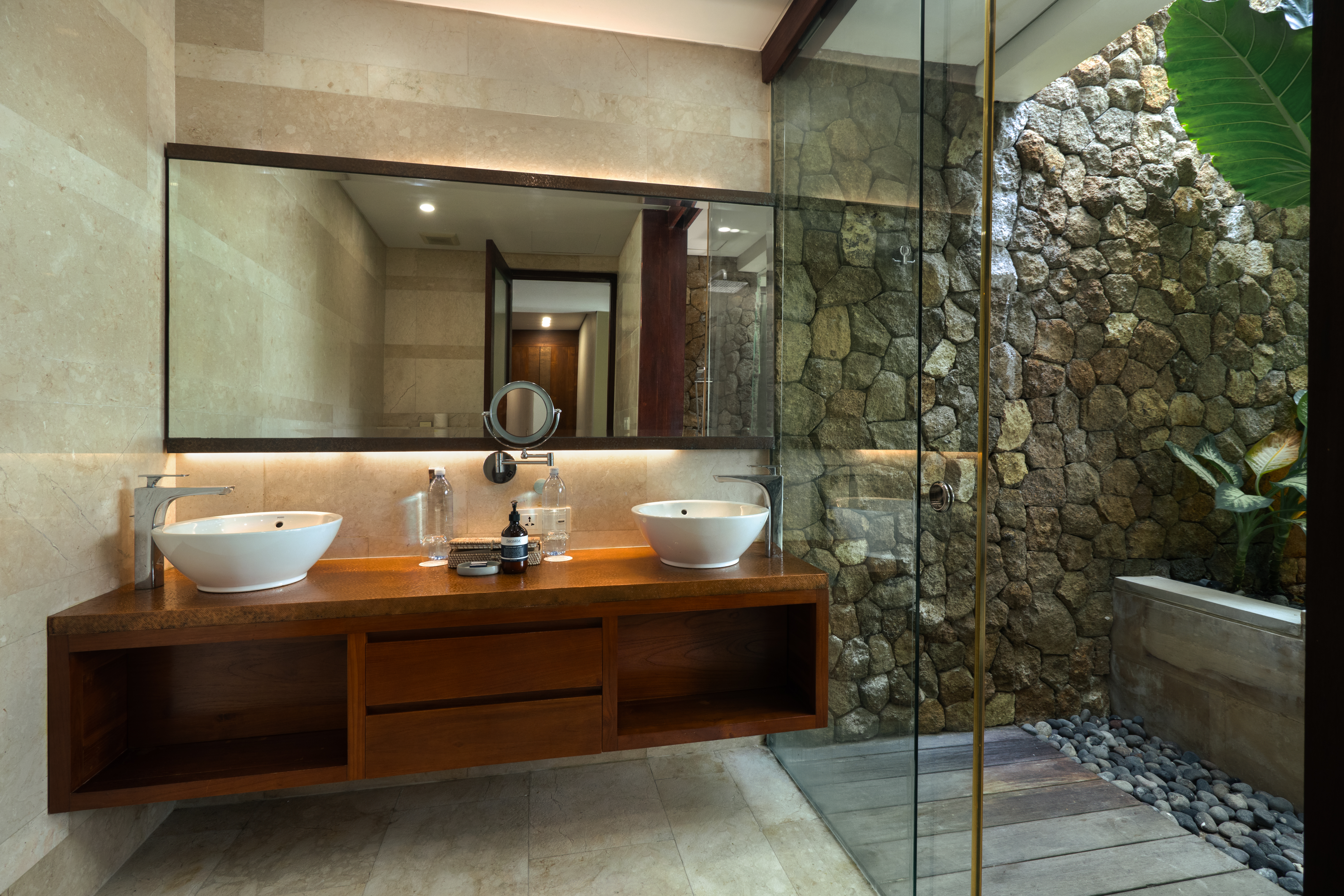 Villa Downstairs Private Bathroom