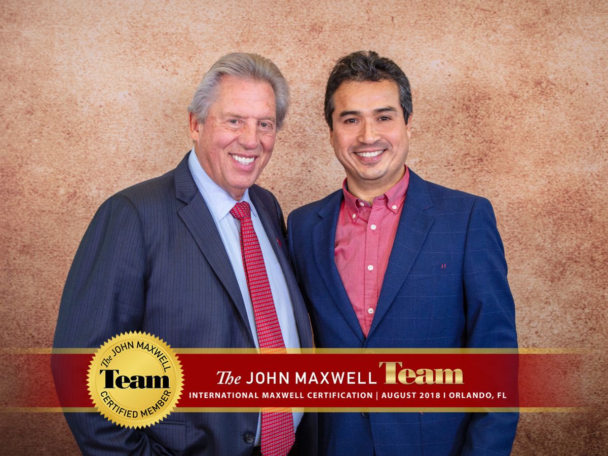 Carlos Calderón junto a John Maxwell, certificación internacional John Maxwell Team