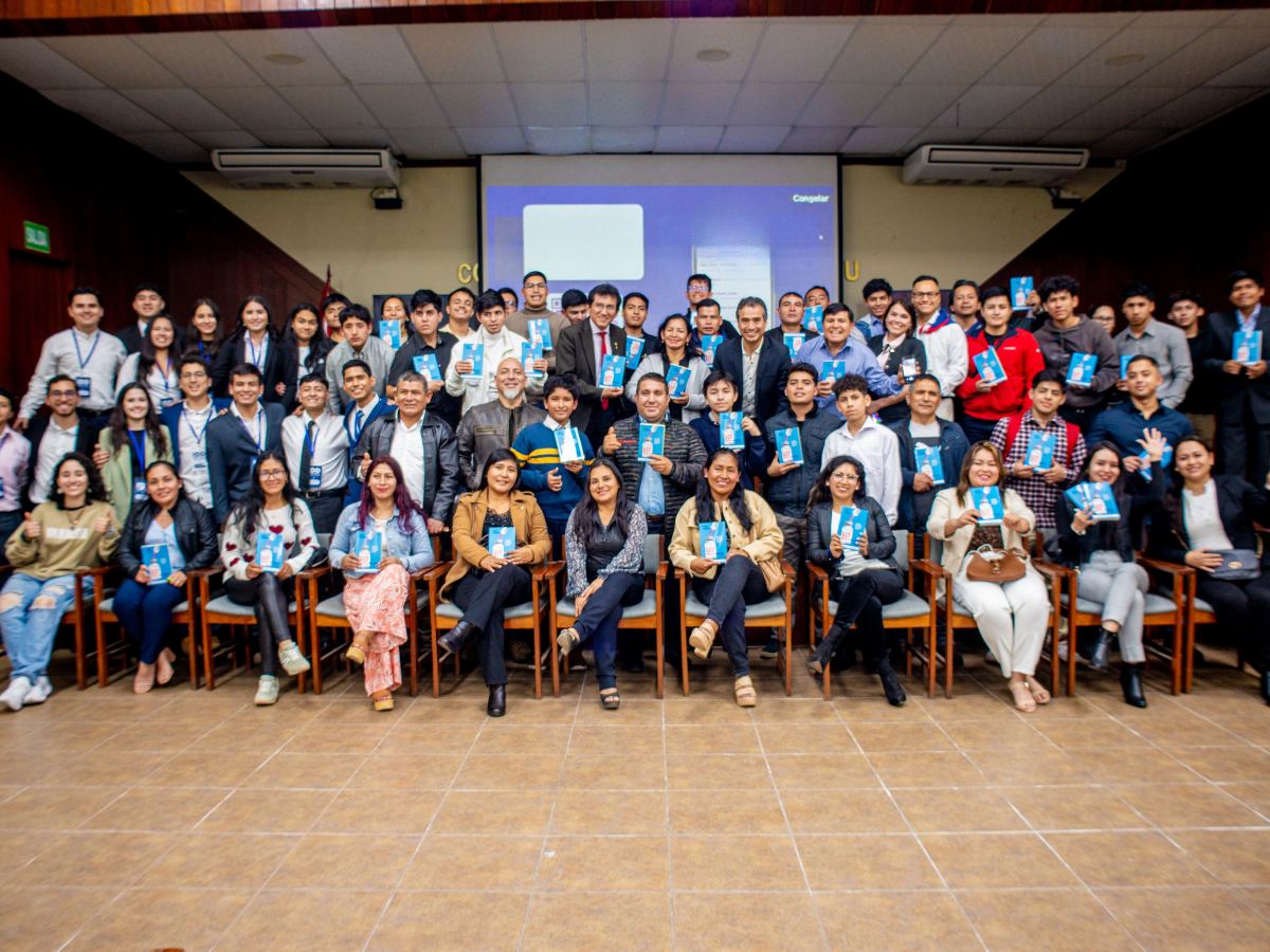 Equipo Instituto IDD en escenario