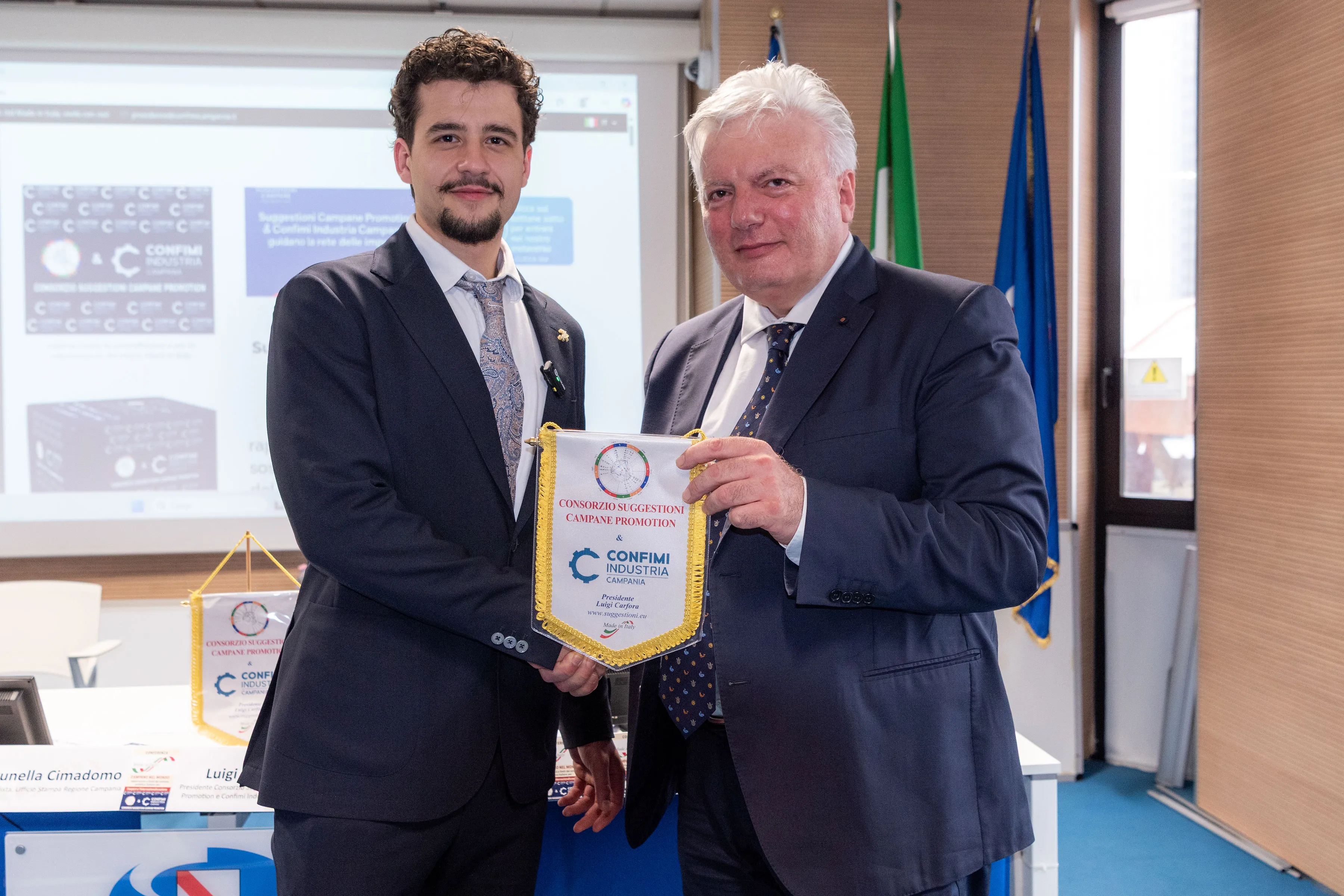 Denis Bilo Presidente del Fluence Group con Luigi Carfora presidente di confimi industria Campania Infrastrutture AI a Napoli al Consiglio Regionale della Campania