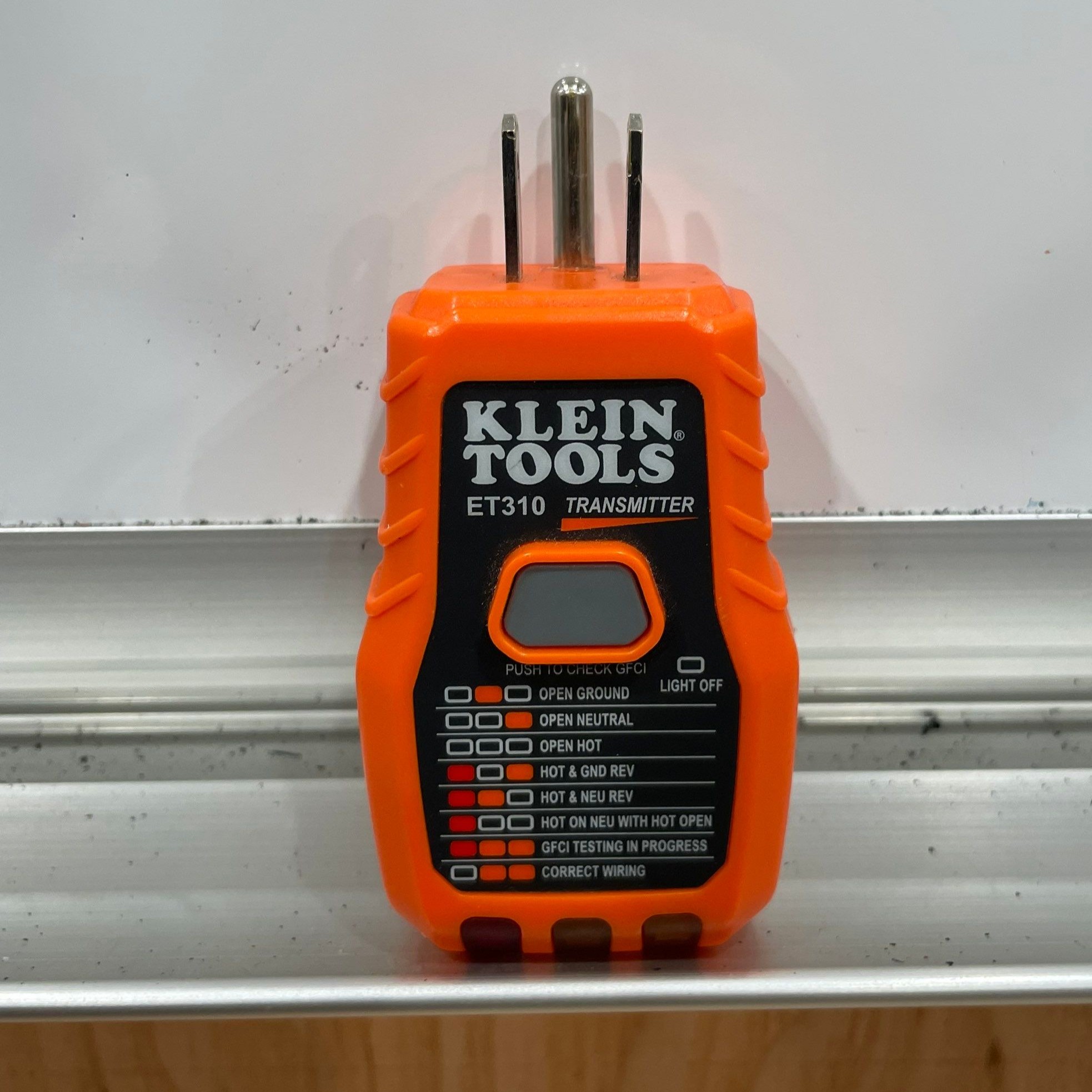 Full ET310 label showing the eight printed light-code patterns. Full ET310 label showing the eight printed light-code patterns.